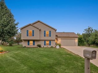 1714 Phillippe Dr, Mahomet, IL 61853