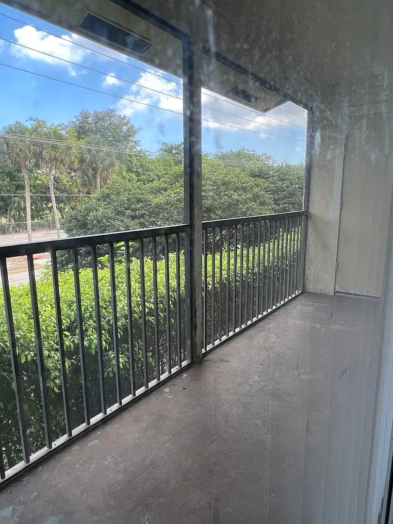 Beautiful Apartment In Gated Community Full Size Washer/Dryer — Photo 2