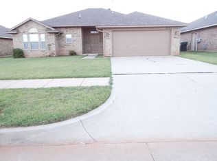 712 Eastview Dr, Yukon, OK 73099
