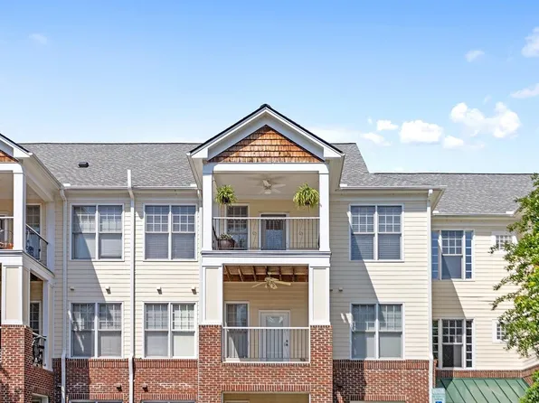 900 Canenaugh Dr APT 303, Raleigh, NC 27604