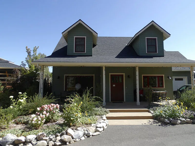 3 bed, 2.5 bath, 2000 sqft, $3,950 — Photo 2