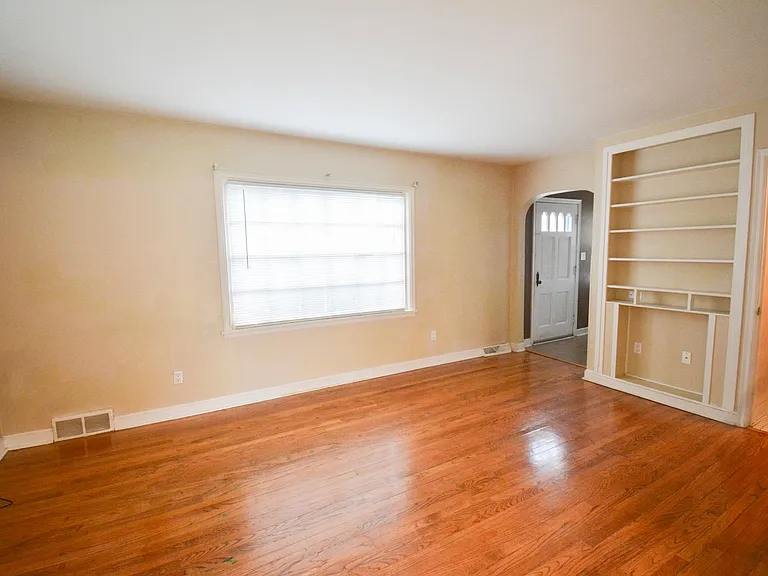 1418 3 1/2 St SE — Photo 3