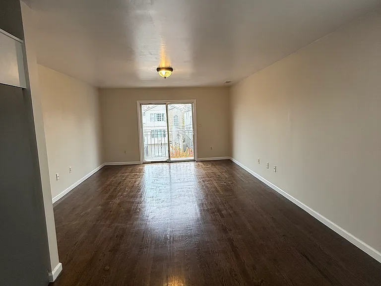 905 Olive St #1 — Photo 2