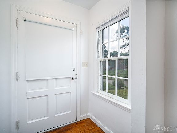 3rd image of 203 E Maplewood Ave