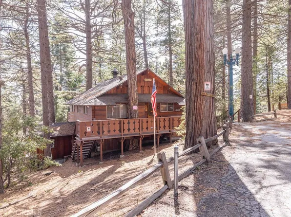 31321 Circle View Dr, Running Springs, CA 92382