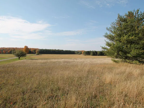 11271 Us Highway 31 N, Charlevoix, MI 49720