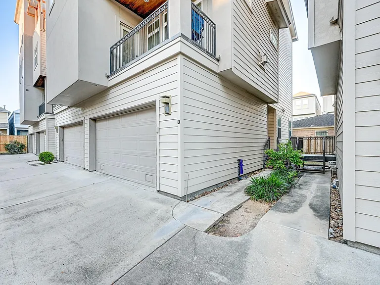 1325 W 24th St #D — Photo 2