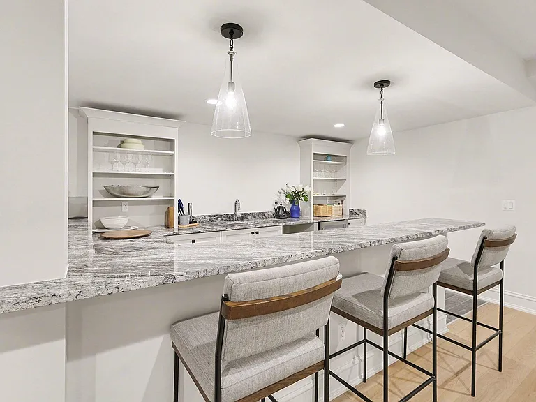 484 Park St — Photo 80