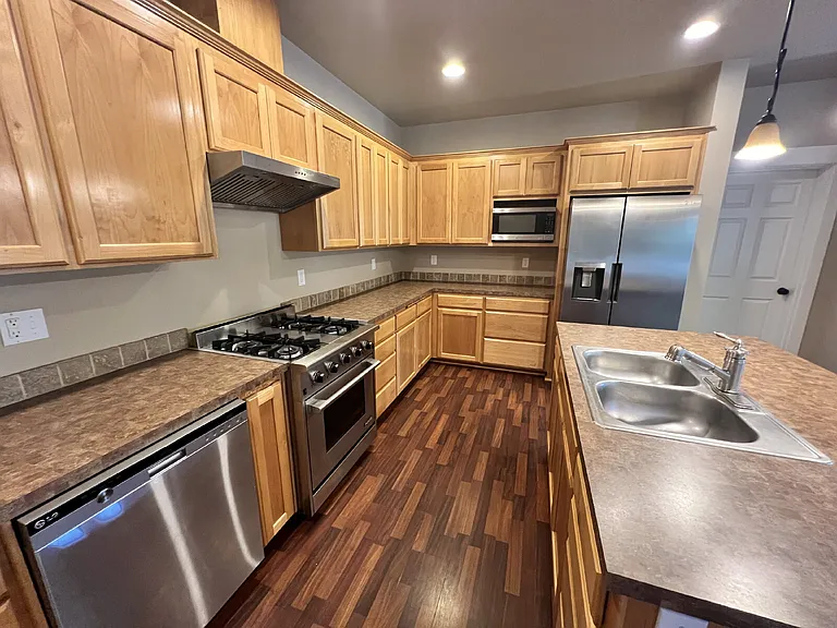 395 Ellie Ln — Photo 5