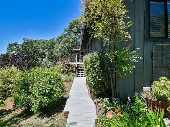 3rd image of 9886A Spring Valley Dr