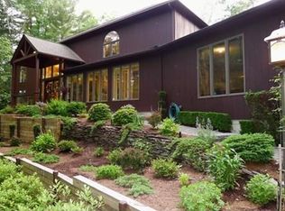 240 Shaker Rd, Longmeadow, MA 01106