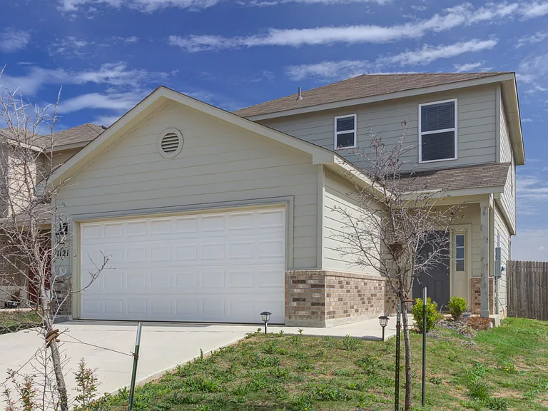 1121 Gracie Way — Photo 1