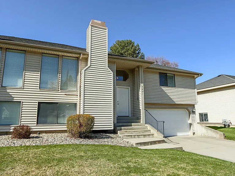 9821 N Indian Trail Rd — Photo 2