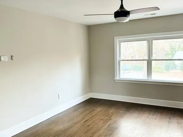 1021 14th Ave NW, Hickory, NC 28601