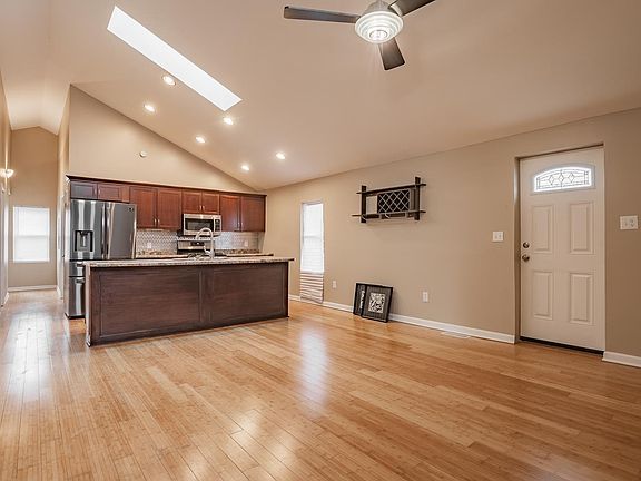 3rd image of 4899 Brosend Ln