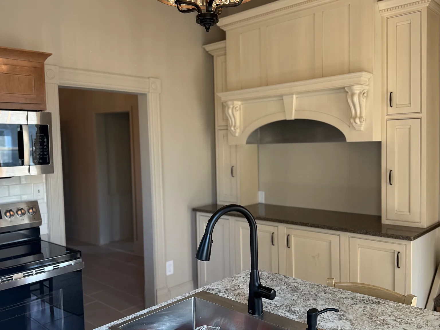 4 bed, 1000 sqft, $1,980 — Photo 2