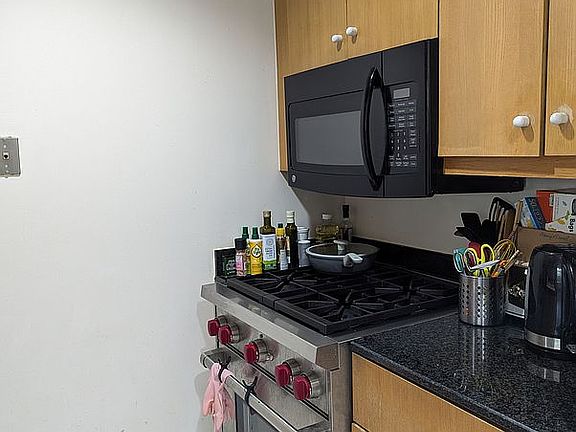 5th image of 160 W 66th St APT 18K