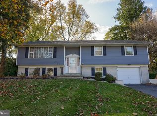 1821 Amity Dr, Lancaster, PA 17601