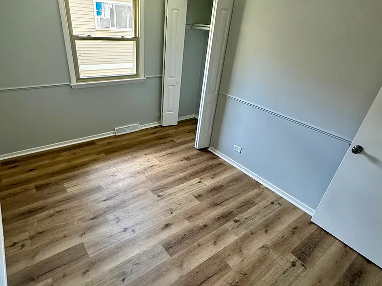 Justine St — Photo 10