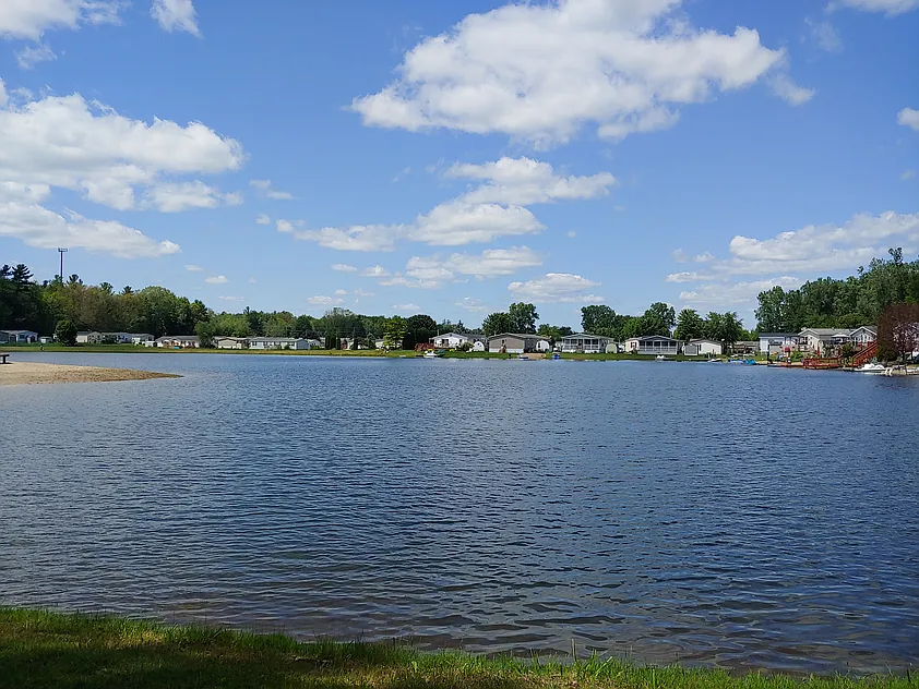 Pinewood on the Lake — Photo 4