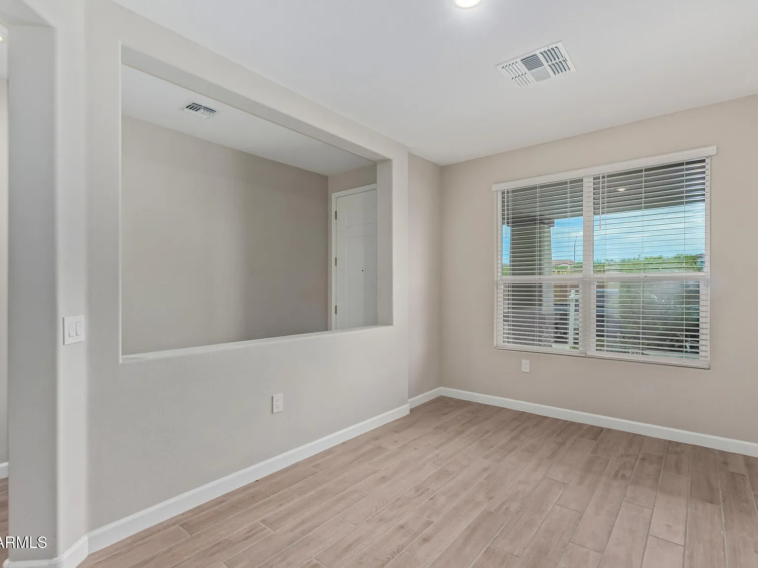 4 bed, 2.5 bath, 1916 sqft, $3,200 — Photo 4