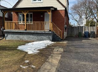 6 Valerie Rd #4, Toronto, ON M1P 1E9