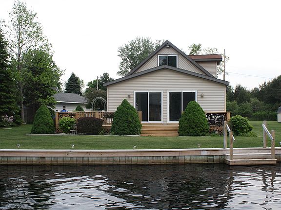 2nd image of 432 Ottawa Ln