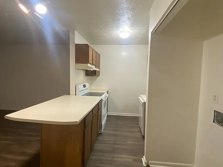 1122 Southwood Dr #5 — Photo 8