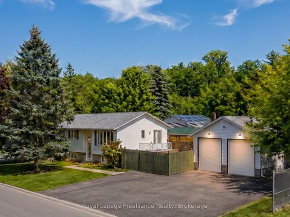 115 Nicholas St, Quinte West, ON K8V 6E8