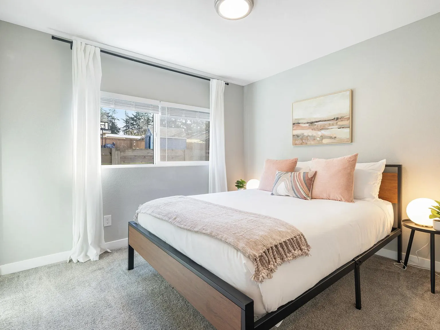 4 bed, 4.0 bath, 4000 sqft, $1,282 — Photo 1