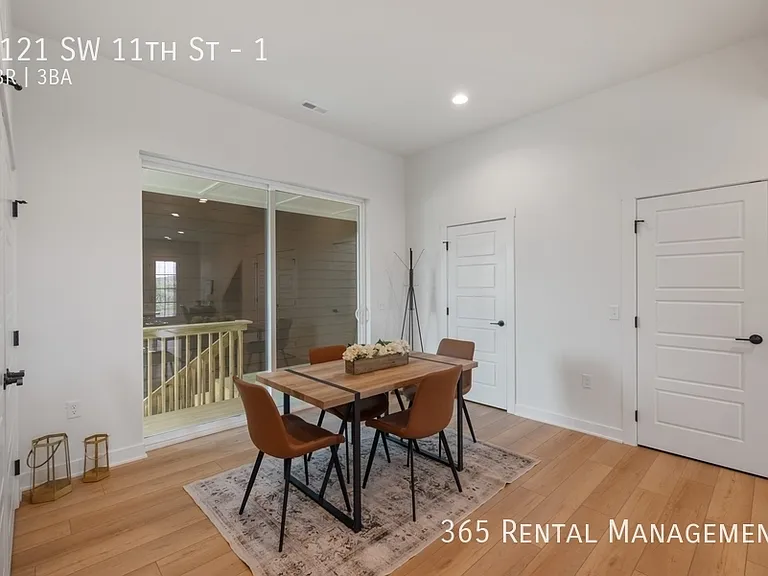 1121 SW 11th St #1 — Photo 11