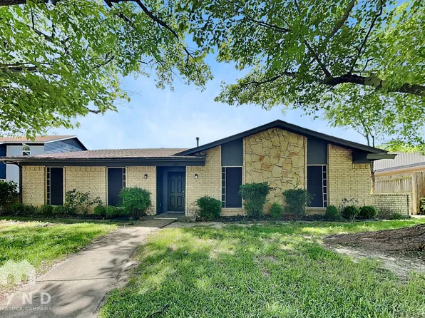 209 Los Santos Dr, Garland, TX 75043