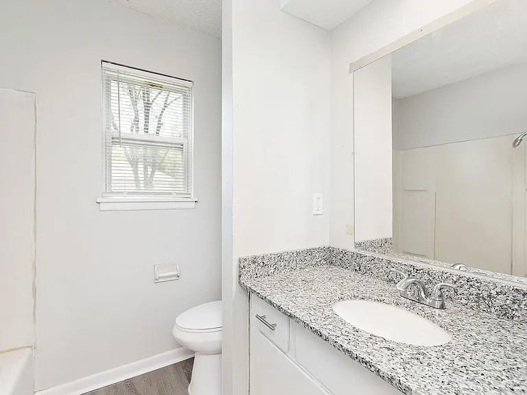 221 E Washington St #A — Photo 8