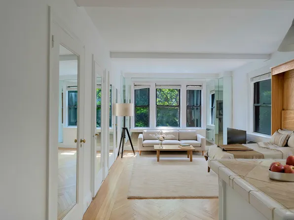 400 East 59th Street image 1 of 13