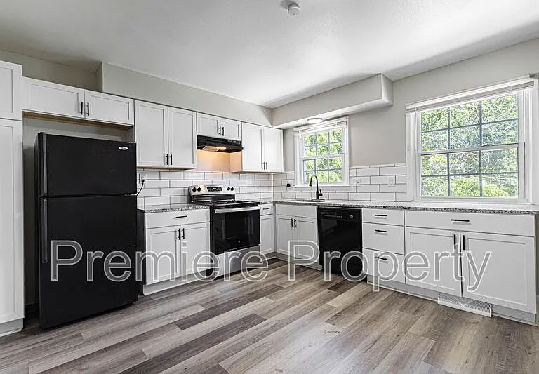 3910 E 123rd Ter #B — Photo 3