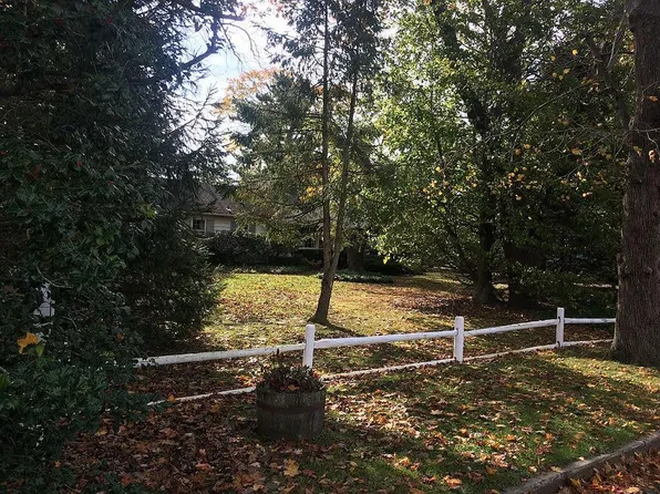 34 Shadowbrook Rd, Shrewsbury, NJ 07702