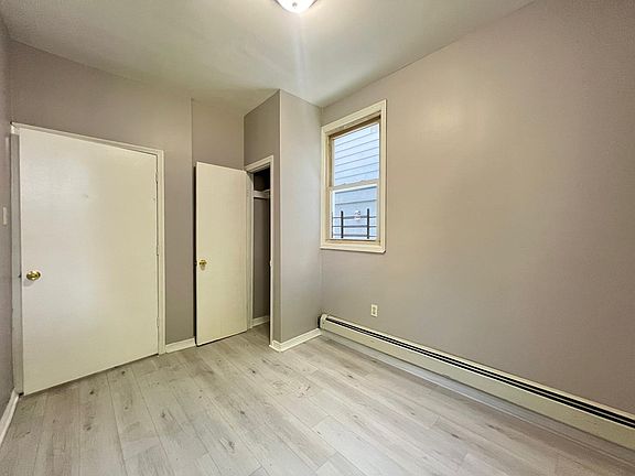3rd image of 344 Virginia Ave Unit 1R