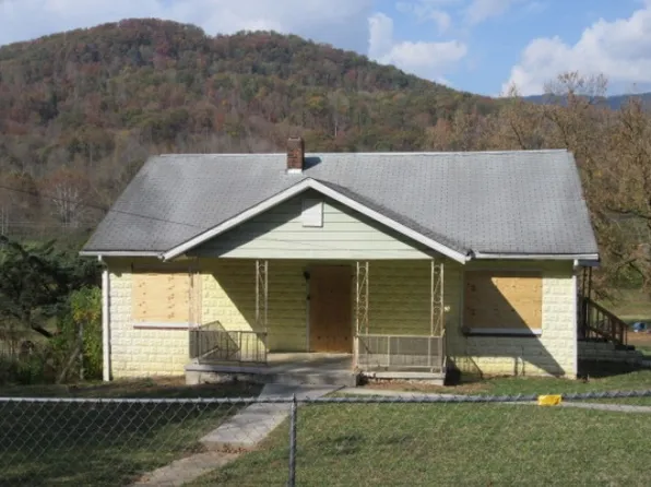 439 Frost Bottom Rd, Oliver Springs, TN 37840