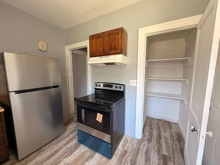 2042 Joffre St #1 — Photo 9