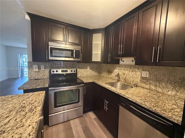 300 Gardens Dr APT 104, Pompano Beach, FL 33069