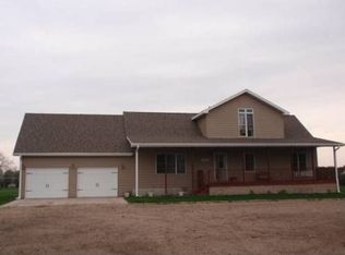 1005 S D Rd, Phillips, NE 68865