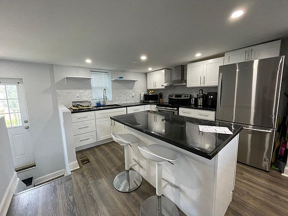 5th image of 2324 W Jefferson St #2
