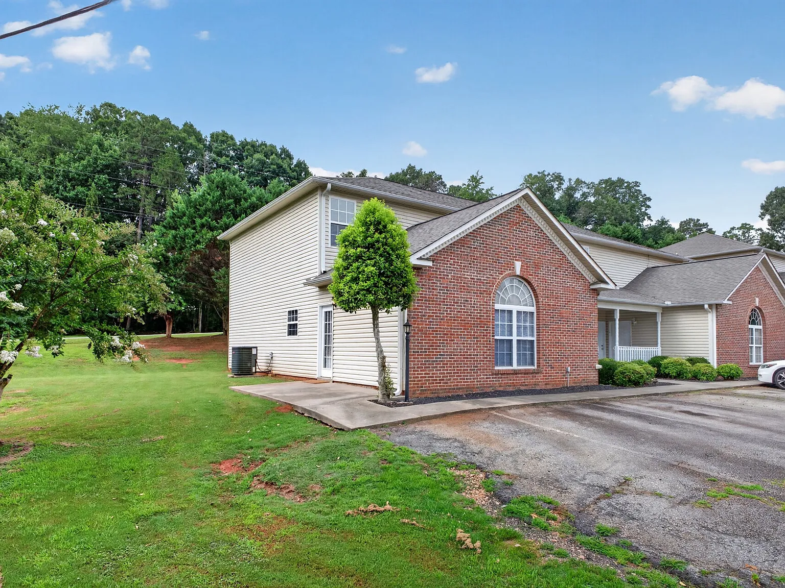 3 bed, 2.5 bath, 1367 sqft, $1,795 — Photo 4