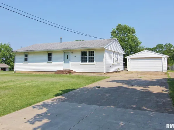 369 N Elmwood Rd, Farmington, IL 61531