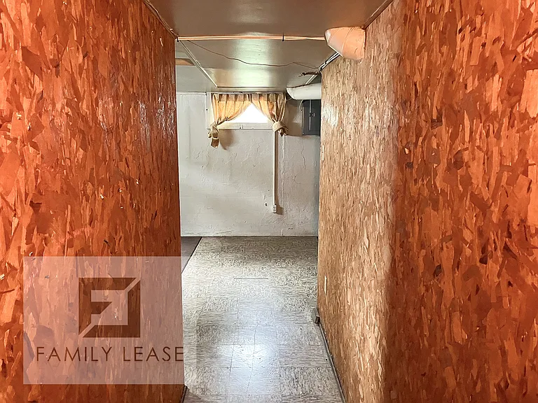 1087 N Summit Ave — Photo 11