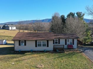 13 Indian Ridge Rd, Greenville, VA 24440