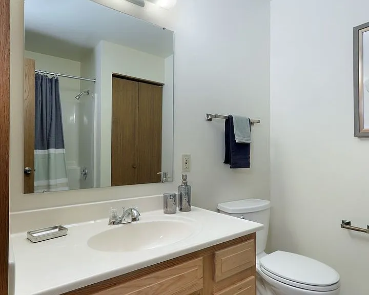 Oak Tree Apartments — Photo 17