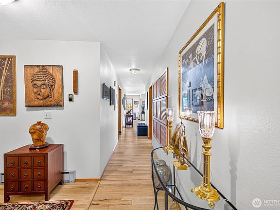 3rd image of 1800 Skyline Way #206