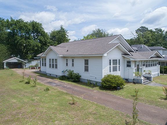 2nd image of 108 Blount St