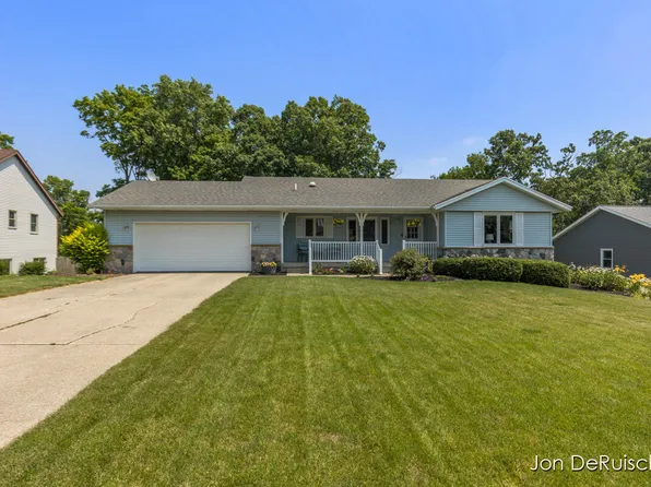 6738 City View Dr, Hudsonville, MI 49426